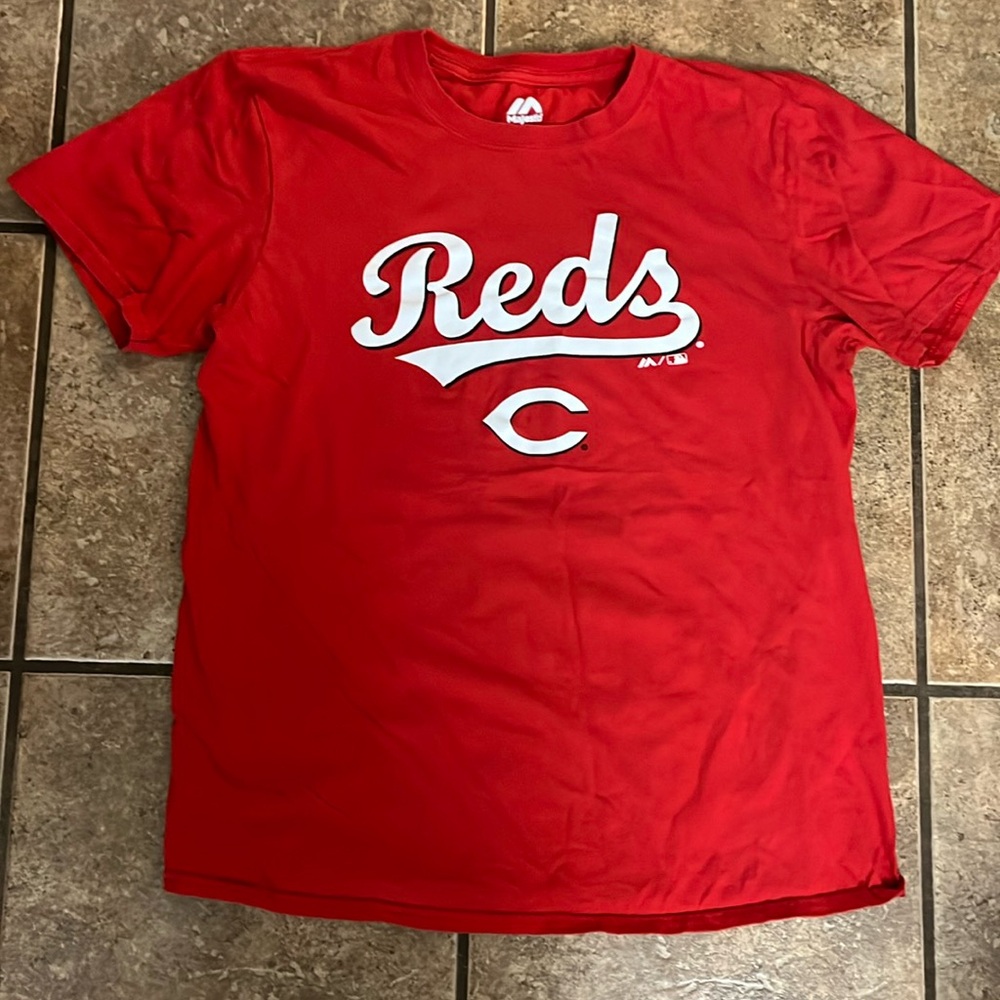 Men’s medium Reds T